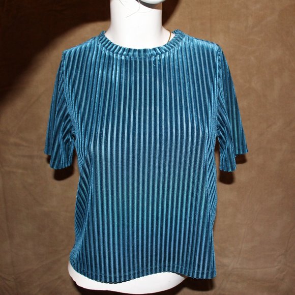 Velvet Noisy May Crop Top - Picture 1 of 8